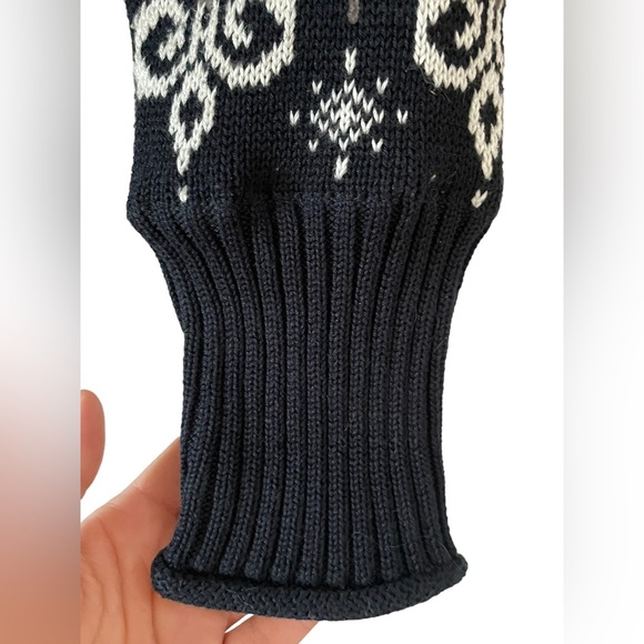 Vintage Icelandic Design Zip Up Snowflake Sweater - Picture 6 of 13